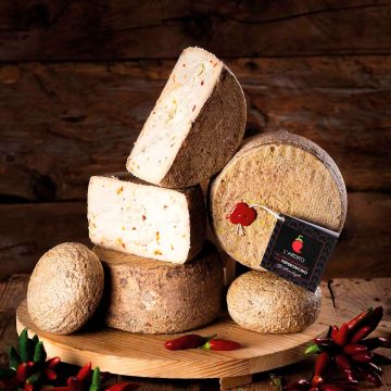 L’Ardito – Royal Aged Tuscan Pecorino with Italian Chili — 650 g (1.4 lb) — Half
